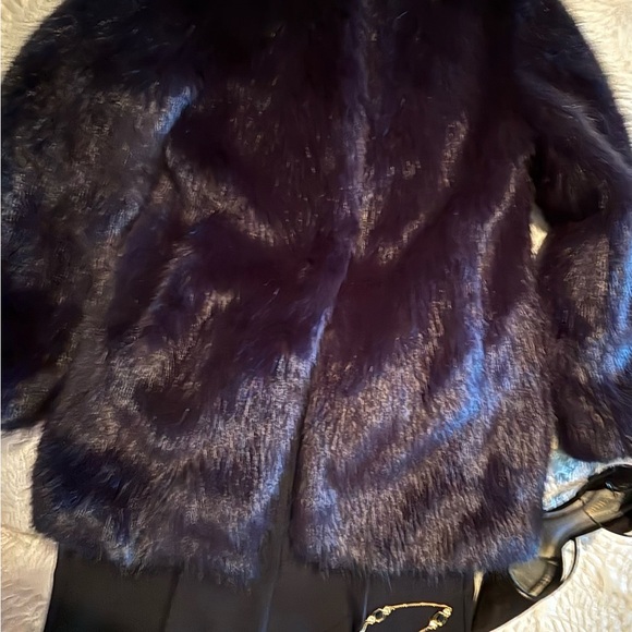 Elegant Faux Fur Coat by ANN TAYLOR in beautiful Navy NWT - Picture 6 of 16